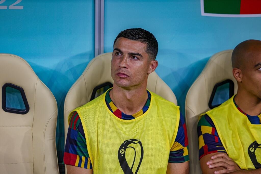 V niektorých momentoch sa dokonca zdá, akoby sa išiel rozplakať. Jeho náhradník totiž zažiaril a Ronaldo by sa mohol začať báť o svoje miesto v tíme.