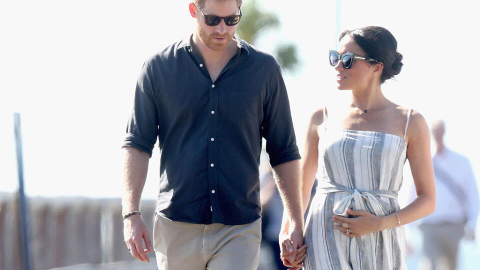 FRASER ISLAND, AUSTRALIA - OCTOBER 22:  Prince Harry, Duke of Sussex and Meghan, Duchess of Sussex walk along the picturesque Kingfisher Bay Jetty on October 22, 2018 in Fraser Island, Australia. The Duke and Duchess of Sussex are on their official 16-day Autumn tour visiting cities in Australia, Fiji, Tonga and New Zealand  (Photo by Chris Jackson/Getty Images)