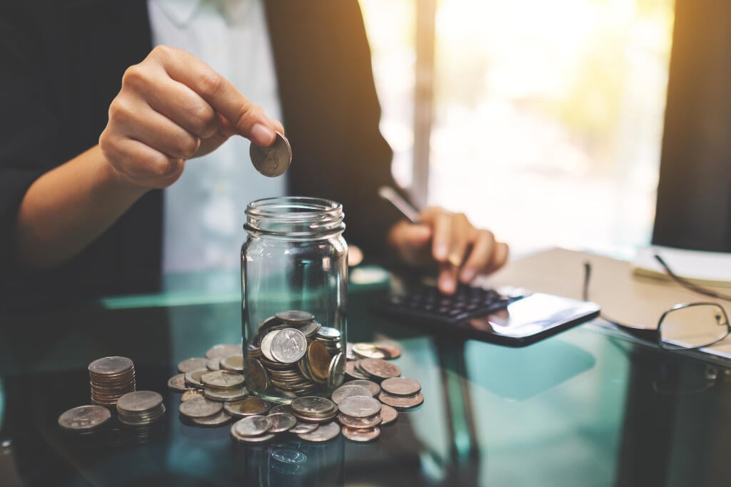 Closeup,Image,Of,A,Businesswoman,Stacking,And,Putting,Coins,In