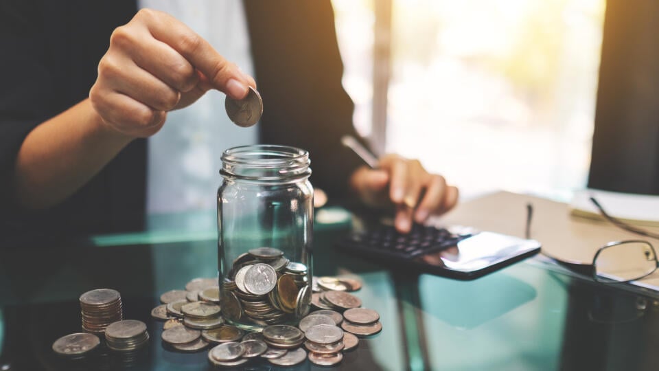 Closeup,Image,Of,A,Businesswoman,Stacking,And,Putting,Coins,In