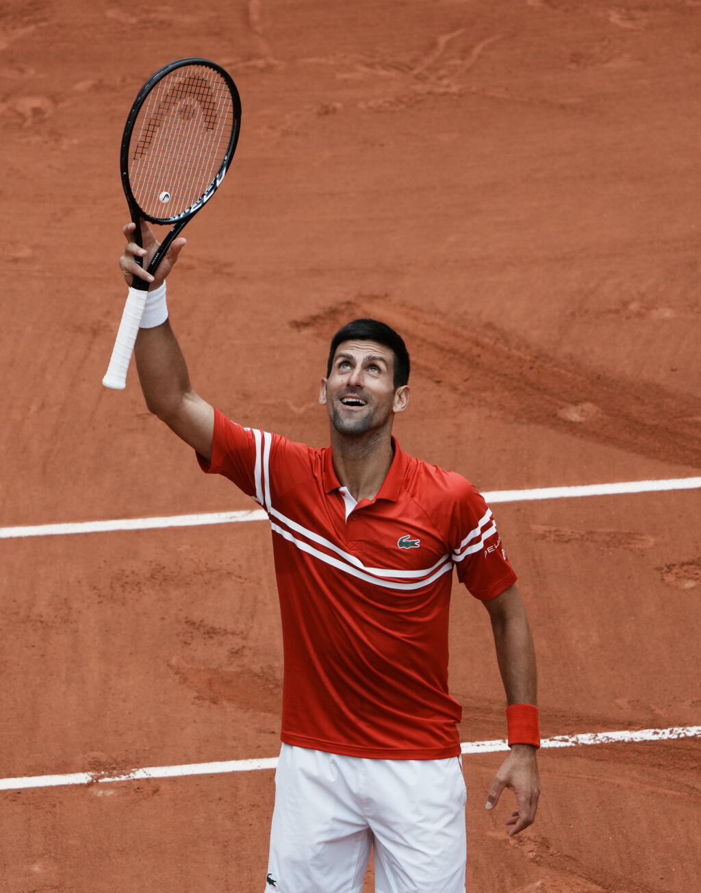 JB 55 Paríž - Srbský tenista Novak Djokovič oslavuje po jeho výhre nad Ričardasom Berankisom z Litvy v 3. kole dvojhry na grandslamovom turnaji Roland Garros v Paríži 5. júna 2021. FOTO TASR/AP
Serbia's Novak Djokovic celebrates towards the crowd after defeating Lithuania's Ricardas Berankis during their third round match on day 7, of the French Open tennis tournament at Roland Garros in Paris, France, Saturday, June 5, 2021. (AP Photo/Thibault Camus)