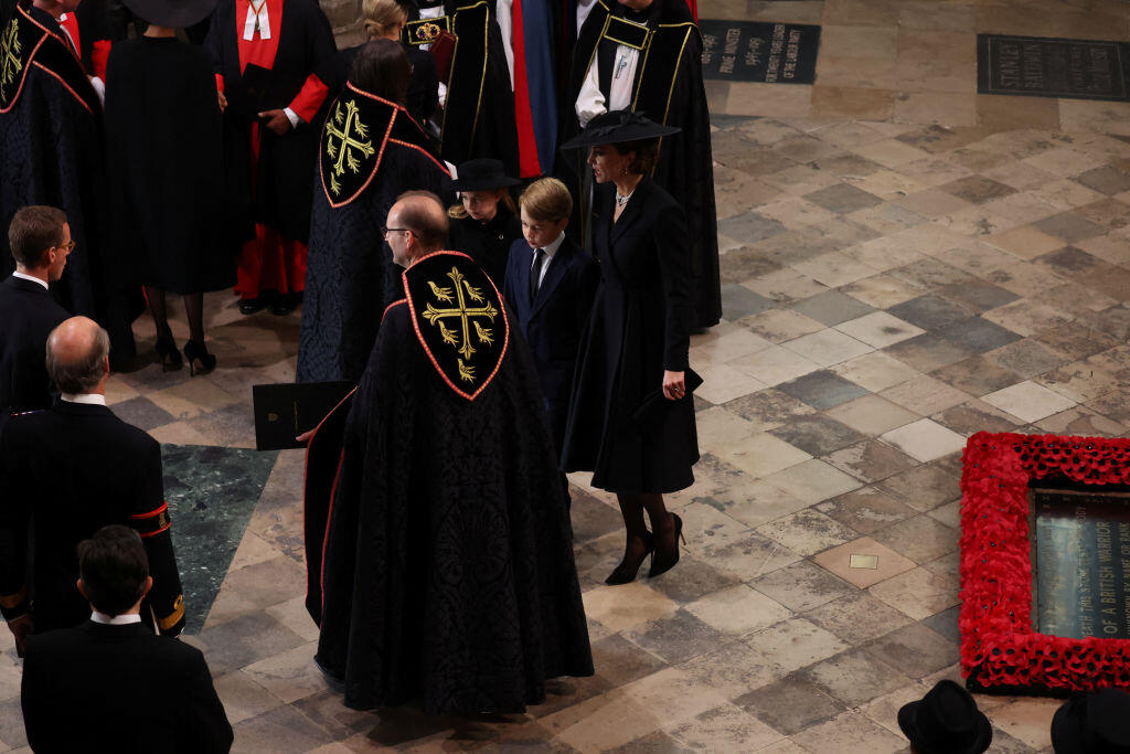 Na snímke je princezná Kate zachytená počas pohrebu kráľovnej Alžbety II.