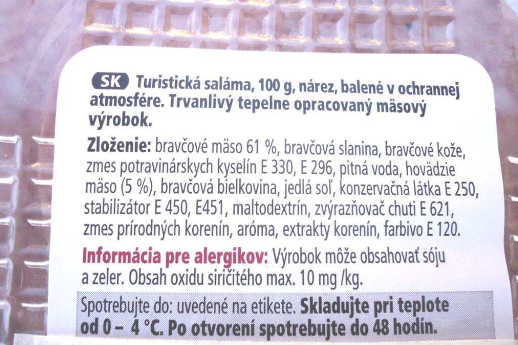 Dobrá trvanlivá saláma nepatrí do chladničky. Nepoctivá ani na stôl