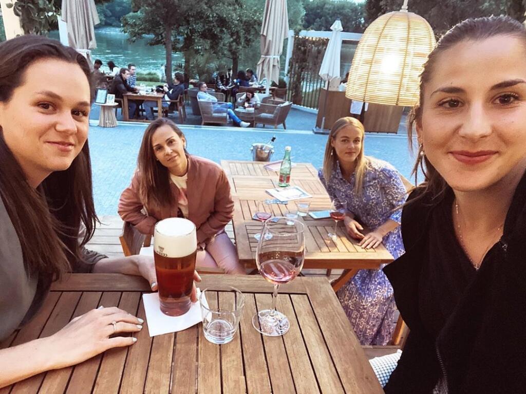 Slovenská vláda uvoľnila opatrenia, a tak si Belinda Benčičová môže zájsť na kávu, pohár vína či pivka s tenisovými kamarátkami zo Slovenska.