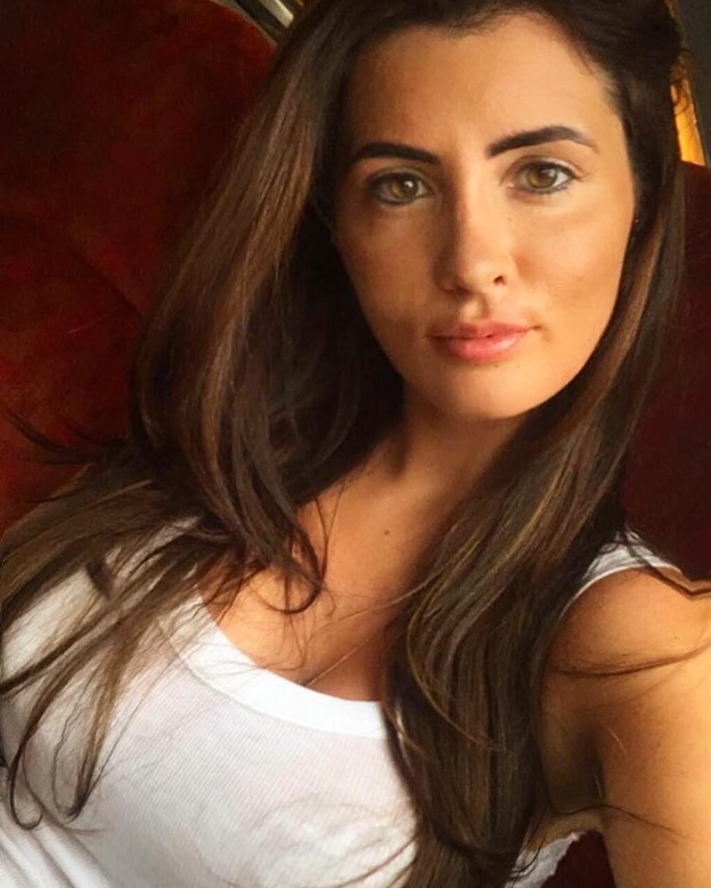Helen Woodová si rada užíva luxusné dovolenky na Ibize či v Dubaji. Týmto telom v minulosti ukojila nejednú hviezdu.