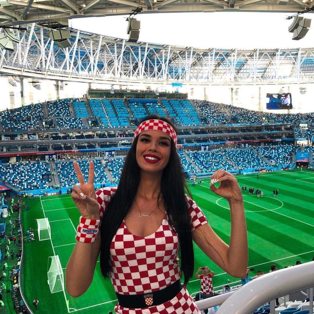 Ivana Knoll patrí medzi najsexi fanúšičky na svete. Fandí Chorvátsku.