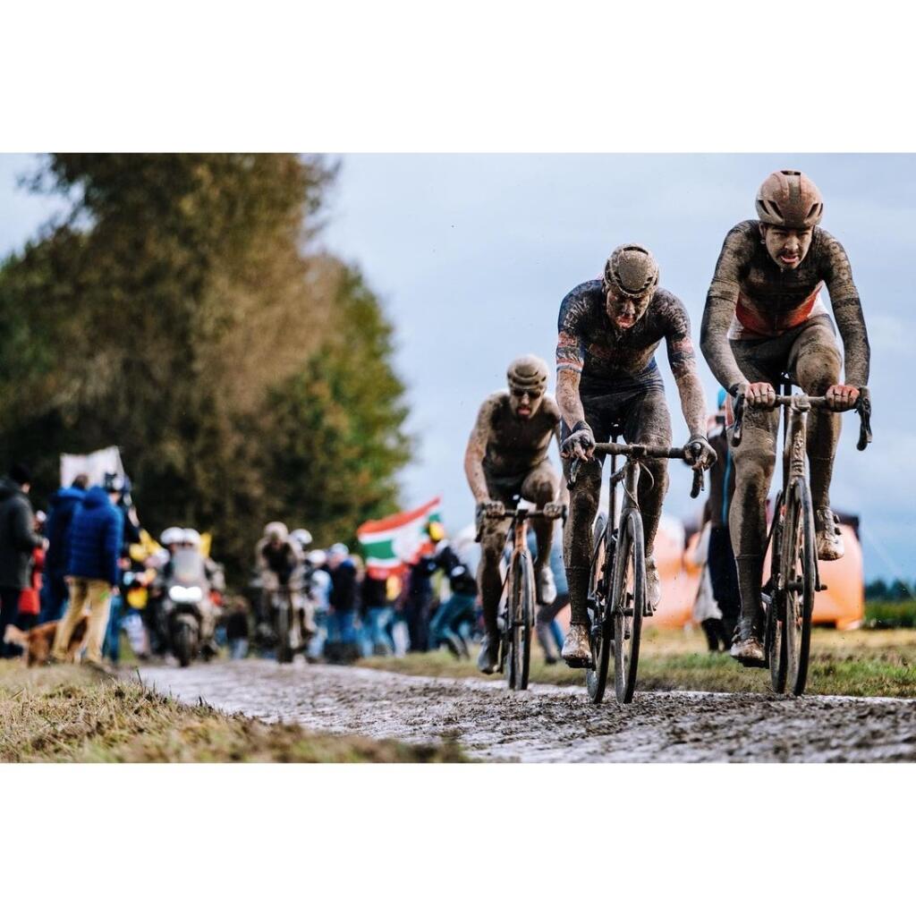 Peter Sagan si na Paríž - Roubaix užil blata dosť na celý život.