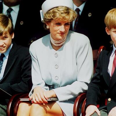 FOTO Princ Harry a jeho "korunovačné klenoty": Kvôli tomuto si penis natieral krémom po Diane!