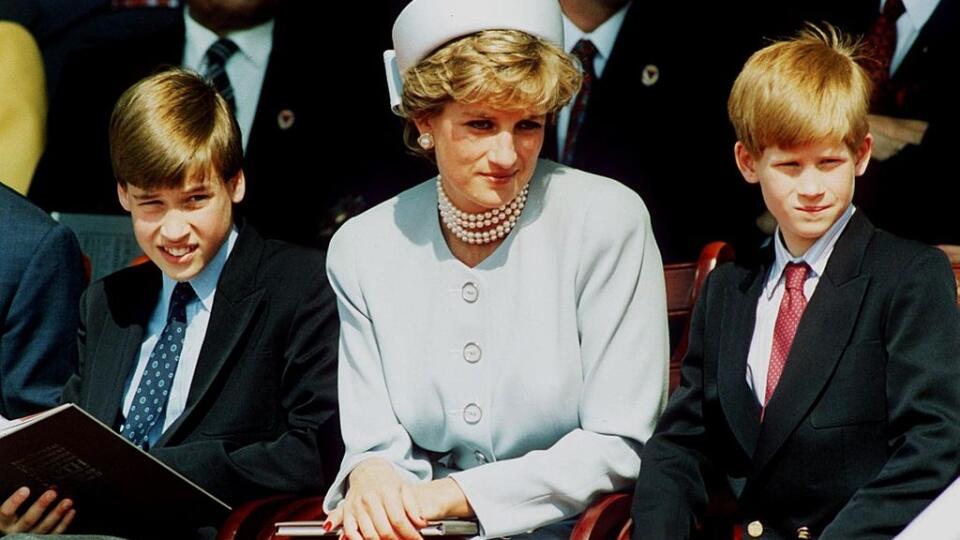 Princ William, princezná Diana a princ Harry v roku 1995.