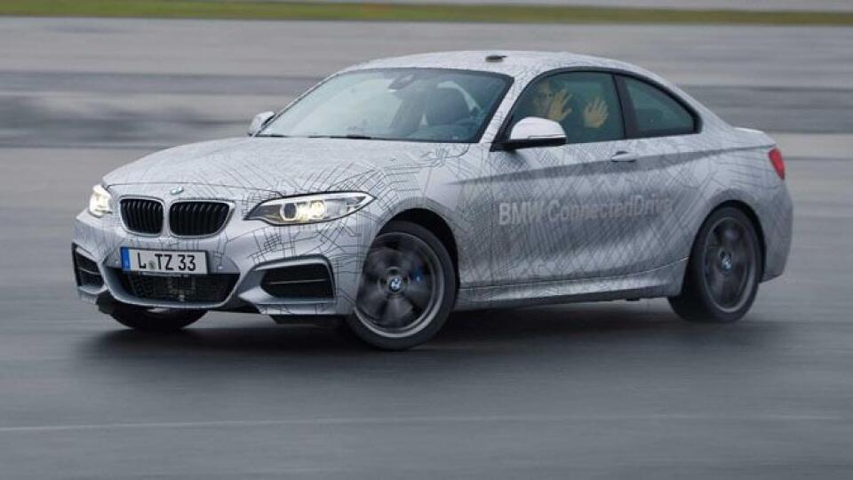 Autonómne BMW vedia aj driftovať