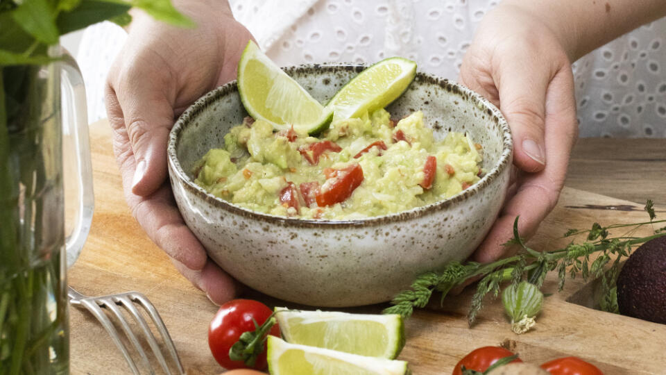 Svieže guacamole z avokáda je stvorené na leto!