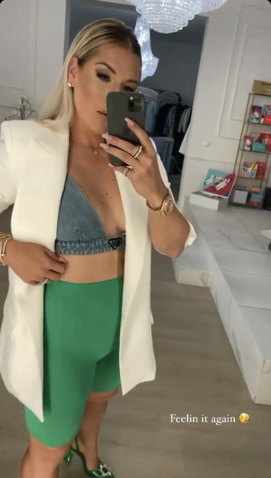 O outfit sa Dominike tradične postaral stylista Andrej Kusalík. Obaja spomínaní páni boli na oslave prítomní tiež.