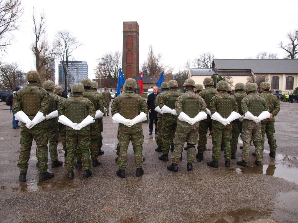 Gajdoš sa pohráva s myšlienkou povinnej vojenskej služby