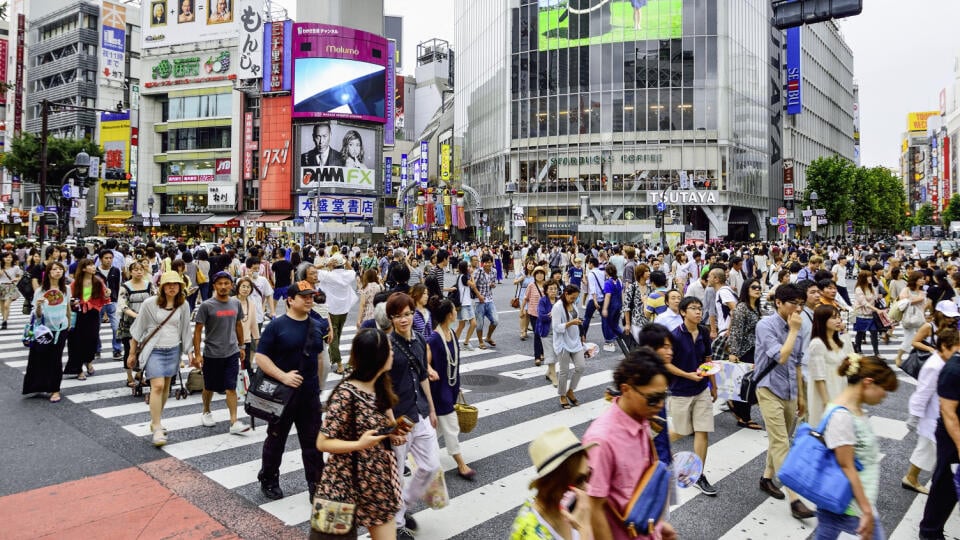 Tokyo,-,August,03:,Crowds,Of,People,Crossing,The,Center