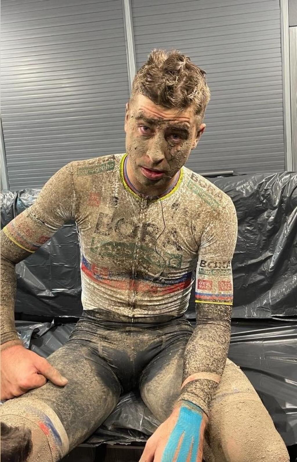 Peter Sagan si na Paríž - Roubaix užil blata dosť na celý život.