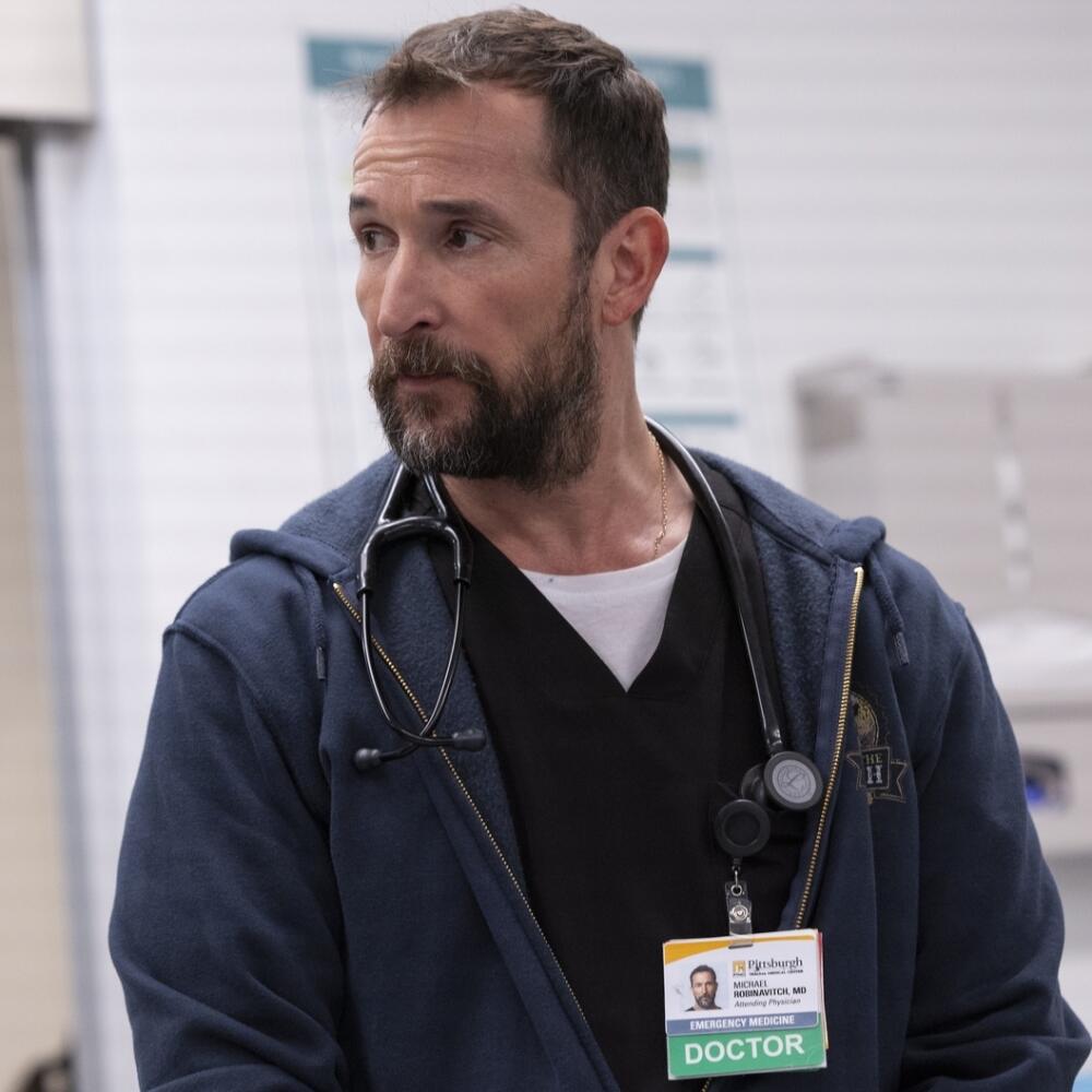 Noah Wyle ako doktor Michael Rabinavitch.
