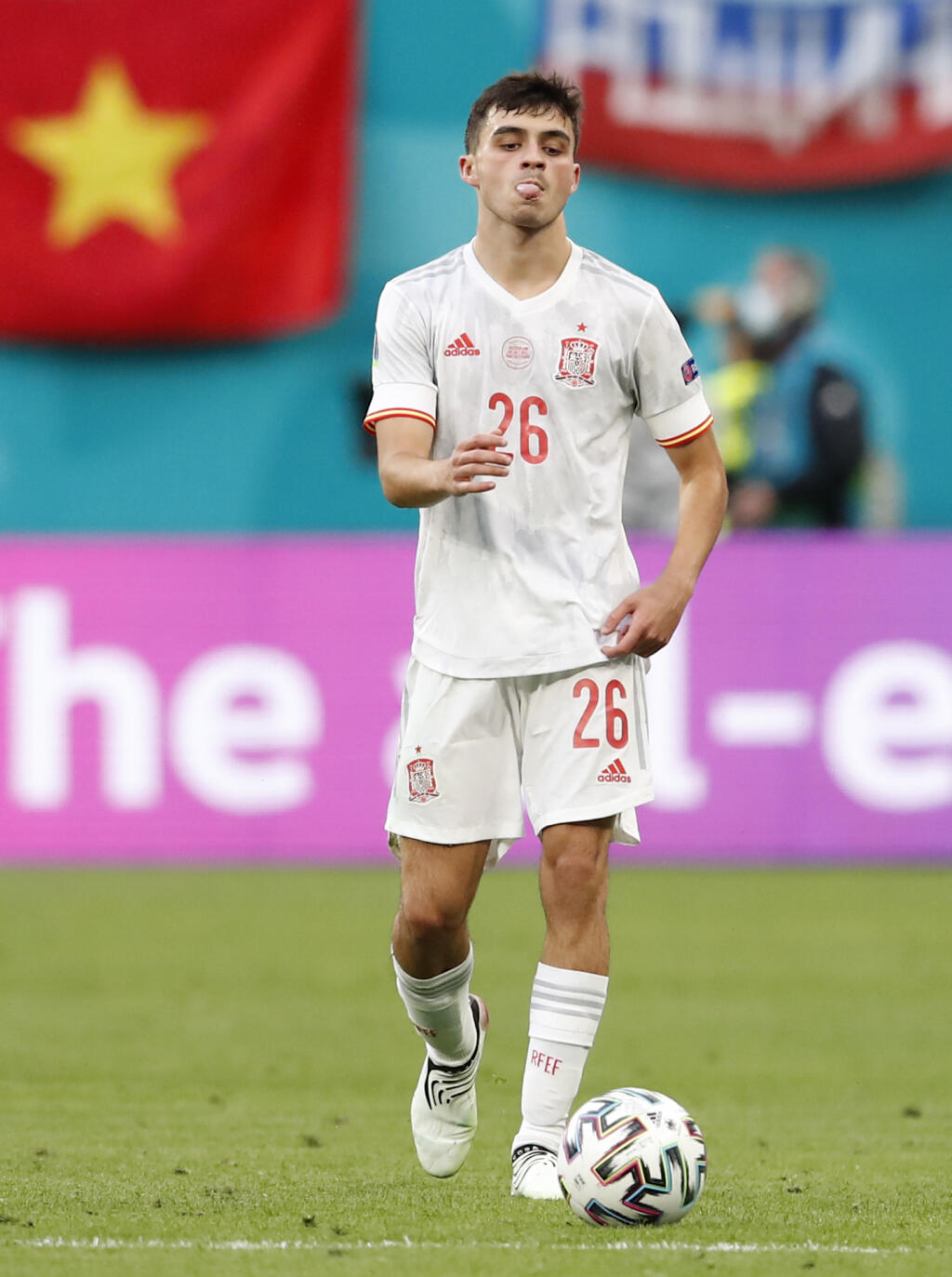 JB 42 Petrohrad - Španielsky hráč Pedri reaguje v zápase štvrťfinále Švajčiarsko - Španielsko na EURO 2020 vo futbale v Petrohrade 2. júla 2021. FOTO TASR/AP
Spain's Pedri reacts during the Euro 2020 soccer championship quarterfinal match between Switzerland and Spain, at the Saint Petersburg stadium in Saint Petersburg, Friday, July 2, 2021. (Maxim Shemetov /Pool Photo via AP)