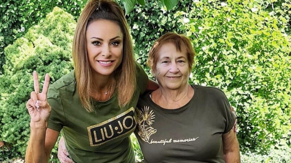 Zora Czoborová so svojou mamou.