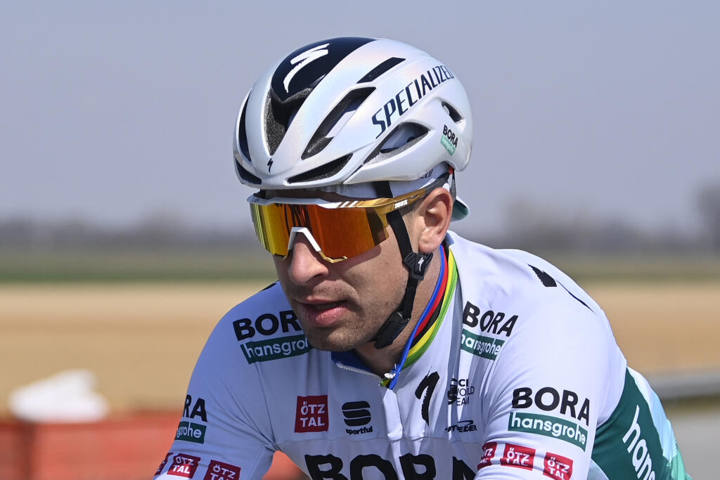 JB 60 Miláno - Slovenský cyklista Peter Sagan počas cyklistických pretekov Miláno - Sanremo v Miláne 20. marca 2021. FOTO TASR/AP
Peter Sagan pedals during the Milan to Sanremo cycling race, in Milan, Italy, Saturday, March 20, 2021. (Fabio Ferrari/LaPresse via AP)