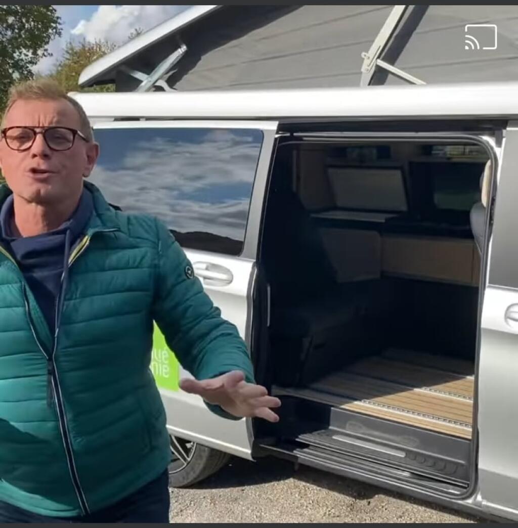 Nové auto Vlada Voštinára s luxusným zariadením.