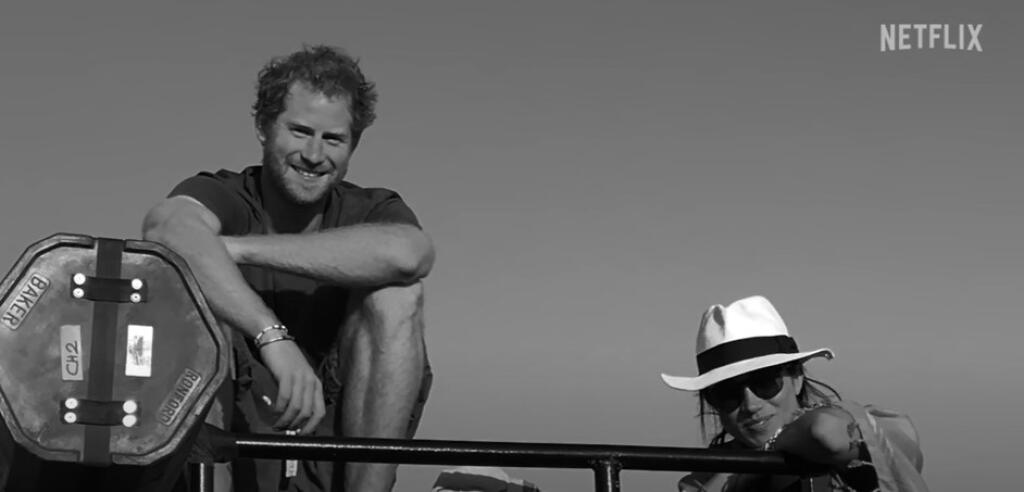 Už vo štvrtok 8. 12. uzrie na Netflixe svetlo sveta prvá časť kontroverzného dokumentu o živote princa Harryho a vojvodkyne Meghan. V súvislosti so svetovou premiérou vypustila streamovacia služba už druhú ukážku z očakávaného dokumentu. Len minútu dlhá ukážka odhalila, na čo sa fanúšikovia môžu vo štvrtok tešiť.