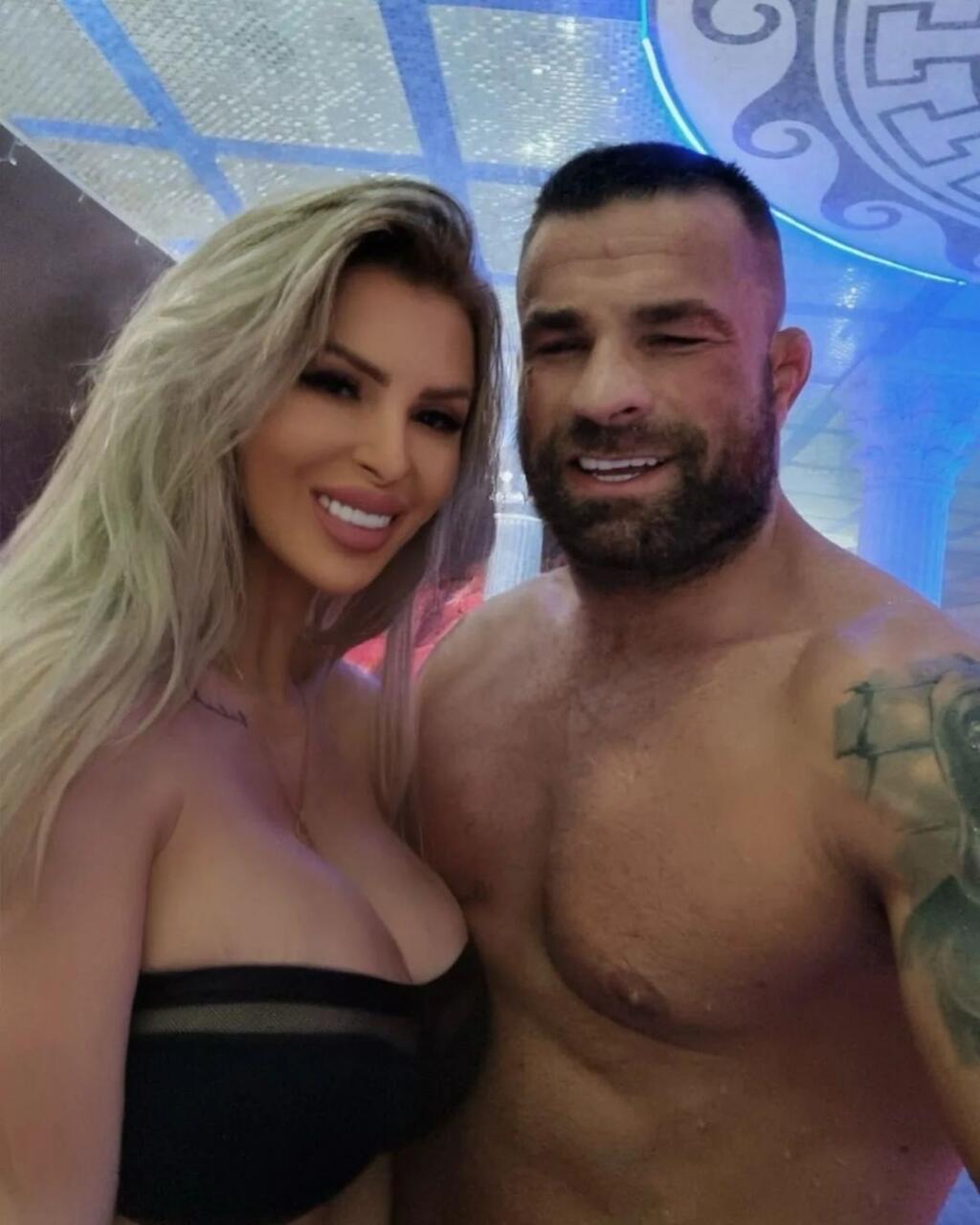 „V pondelok mám ráno jacuzzi, večer sparingy a makáme ďalej, až do Nemecka. Po Nemecku budem mať zase dva dni voľna až do Štvanice. Po Štvanici sa snáď ožením. Nie snáď sa ožením, tentokrát. Ale snáď ako šampión, pokiaľ urobím dobrý výkon v Nemecku, tak mi snáď padne ten vysnený titulák na Štvanici,“ zdôveril sa so svetom, čo každého šokovalo.