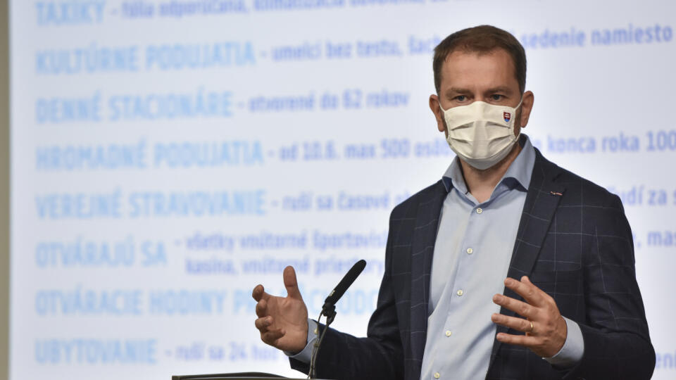 Na snímke predseda vlády SR Igor Matovič počas tlačovej konferencie po stretnutí konzília epidemiológov informuje o ďalšom uvoľňovaní opatrení kvôli pandémii nového koronavírusu, ktoré budú platiť od stredy 3. júna 2020. V Bratislave 1. júna 2020. FOTO TASR - Pavol Zachar
