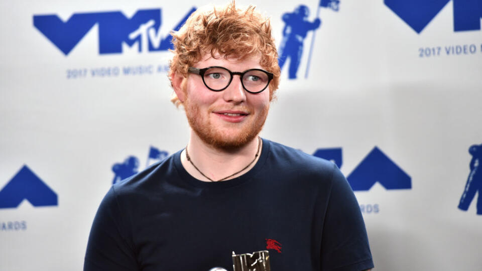 Ed Sheeran mal ročnú pauzu. Teraz opäť trhá rekordy.