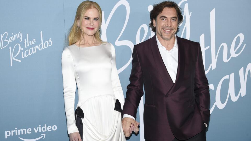 Nicole Kidmanová a Javier Bardem prichádzajú na premiéru autobiografickej drámy Being The Ricardos v New Yorku v noci na 3. decembra 2021.