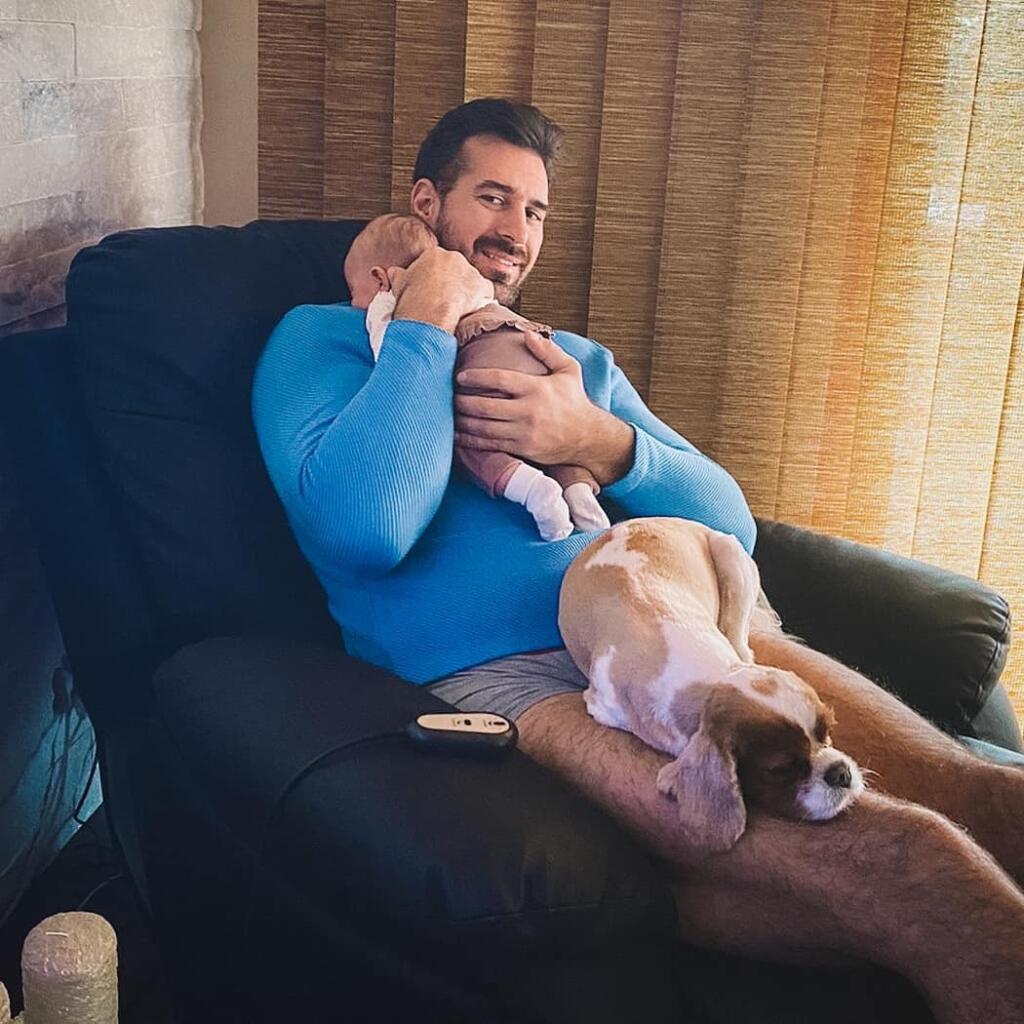Hokejový fešák Boris Valábik si otcovstvo užíva plnými dúškami. Pred pár dňami však zažil hororové chvíle.
