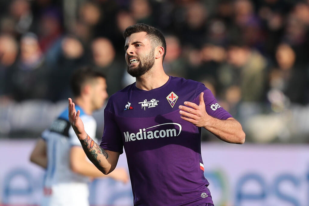 Pozitívne bol na ochorenie testovaný aj futbalista Fiorentiny Patrick Cutrone.