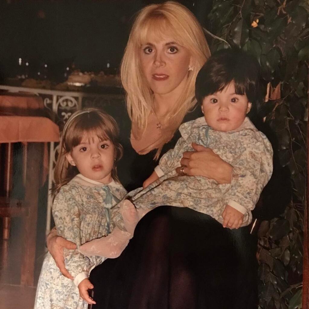 Diego a Claudia spolu prežili búrlivých pätnásť rokov, počas ktorých sa im narodili dve dcéry - Dalma Nerea a Giannina Dinorah.