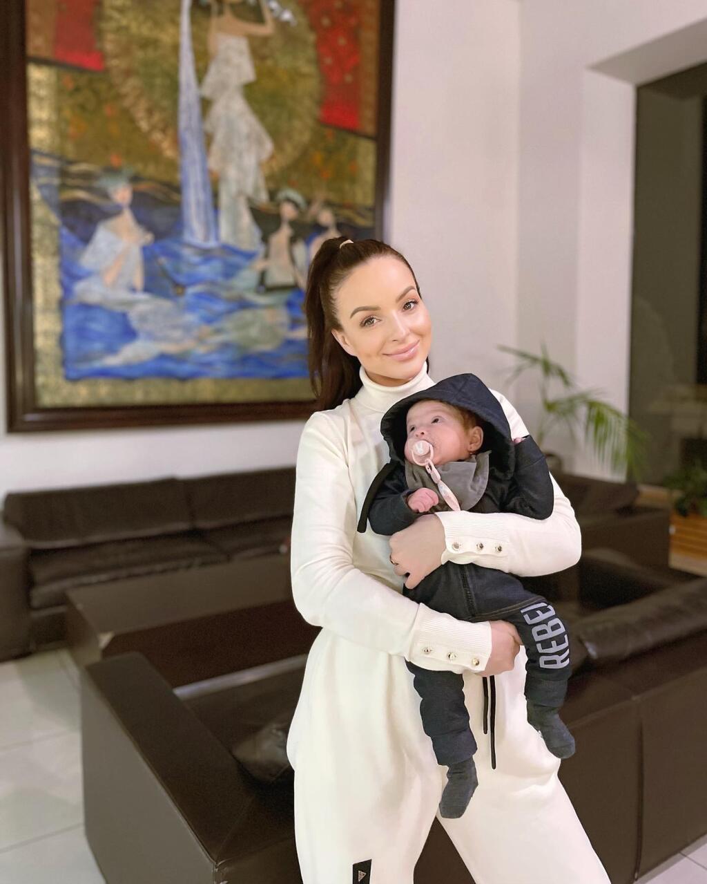 Veronika Nízlová s dcérkou Neou