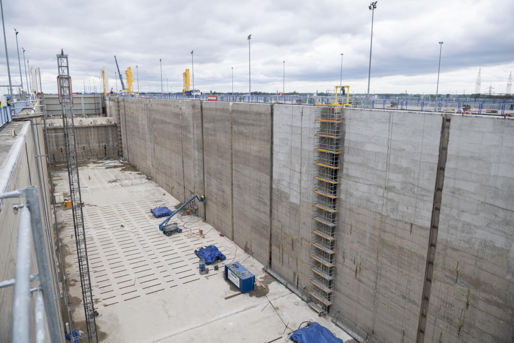 Na snímke modernizácia plavebných komôr Vodného diela Gabčíkovo.