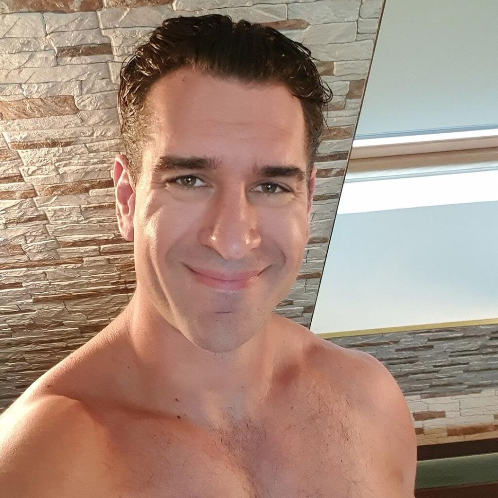 Po oholení zavesil záber na sociálne siete. Spoznali ste ho?