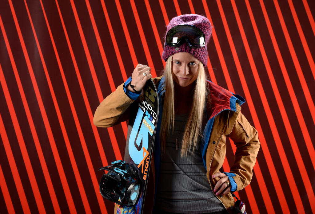 Olympijská víťazka Hannah Teterová je legendou snoubordingu, no hackeri jej to natreli. Nielenže uverejnili nahé fotky z jej mobilu, Hannah si dokonca natočila na mobil sex so svojím partnerom a video z neho sa taktiež objavilo na internete.