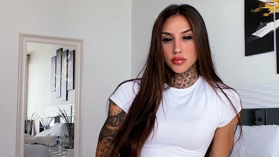 Nabieva sa nebojí odvážnejších póz.