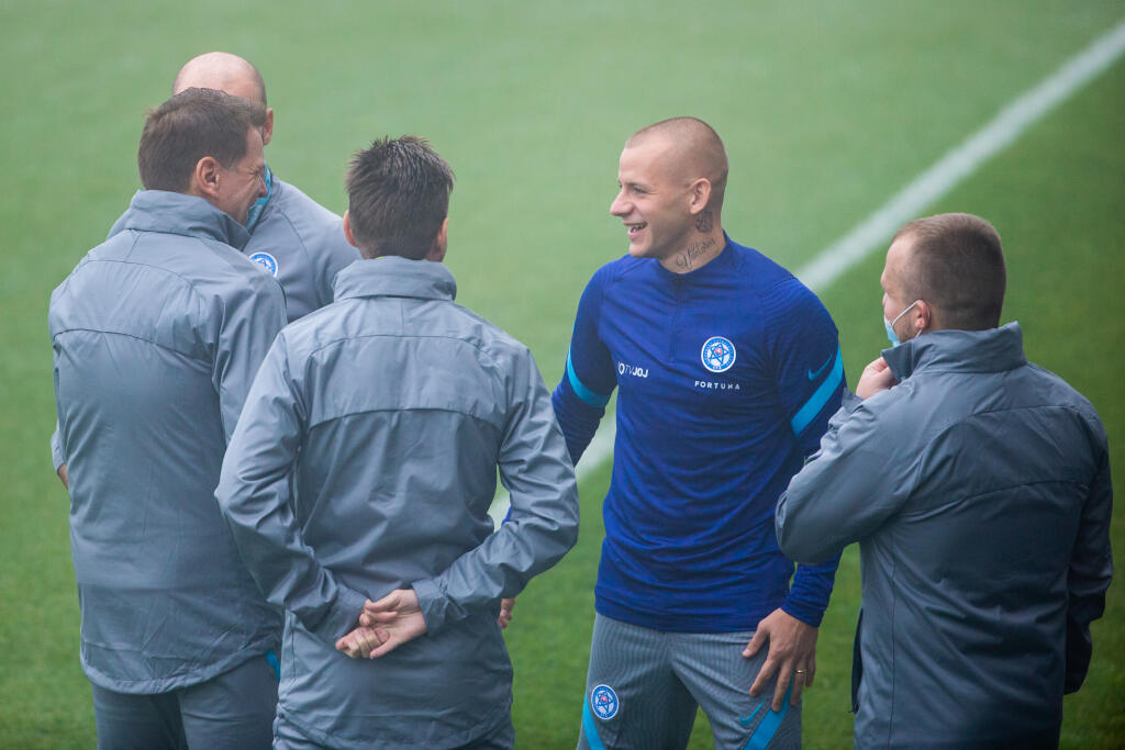 Tréning Slovenskej futbalovej reprezentácie v Senci. Na snímke Marek Rusňák, Vladimír Weiss mladší a Štefan Tarkovič.