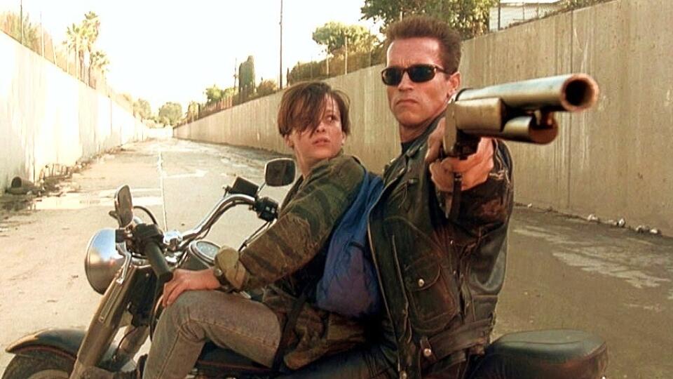 Terminátor 2 s Arnoldom Arnoldom Schwarzeneggerom a Edwardom Furlongom.