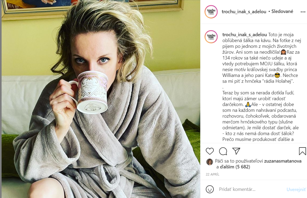 Adela objavila čaro sociálnych sietí a na fotografiách sa ukazuje aj v nie príliš lichotivých pózach.