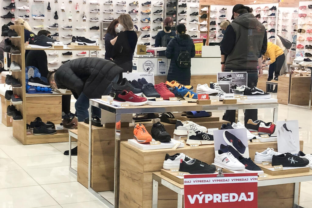 Uvoľnenie bezpečnostných opatrení počas druhej vlny pandémie koronavírusu Covid - 19 v sebe prinieslo dlhoočakávané otvorenie všetkých obchodných prevádzok na Slovensku.