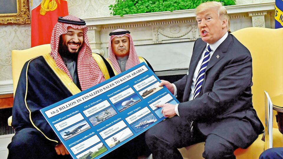 Čo je doma, to sa počíta: Prezident Donald Trump a korunný princ Salman prezentujú vojenské obchodné dohody.