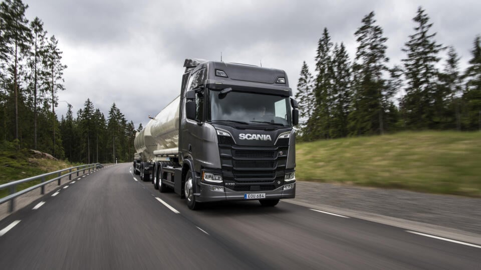 Scania R 730 6x2 bulk with drawbar trailer
Borås, Sweden
Photo: Dan Boman 2016