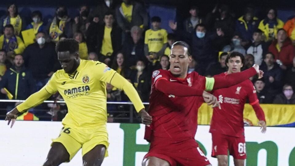 EBE 52 Villareal - Na snímke vľavo hráč Villarrealu Boulaye Dia strieľa úvodný gól v odvete semifinále Ligy majstrov vo futbale Villarreal CF - FC Liverpool na štadióne Ceramica v španielskom Villarreale v utorok 3. mája 2022. FOTO TASR/AP

Villarreal's Boulaye Dia, left, scores his side's opening goal during the Champions League semi final, second leg soccer match between Villarreal and Liverpool at the Ceramica stadium in Villarreal, Spain, Tuesday, May 3, 2022. (AP Photo/Alberto Saiz)