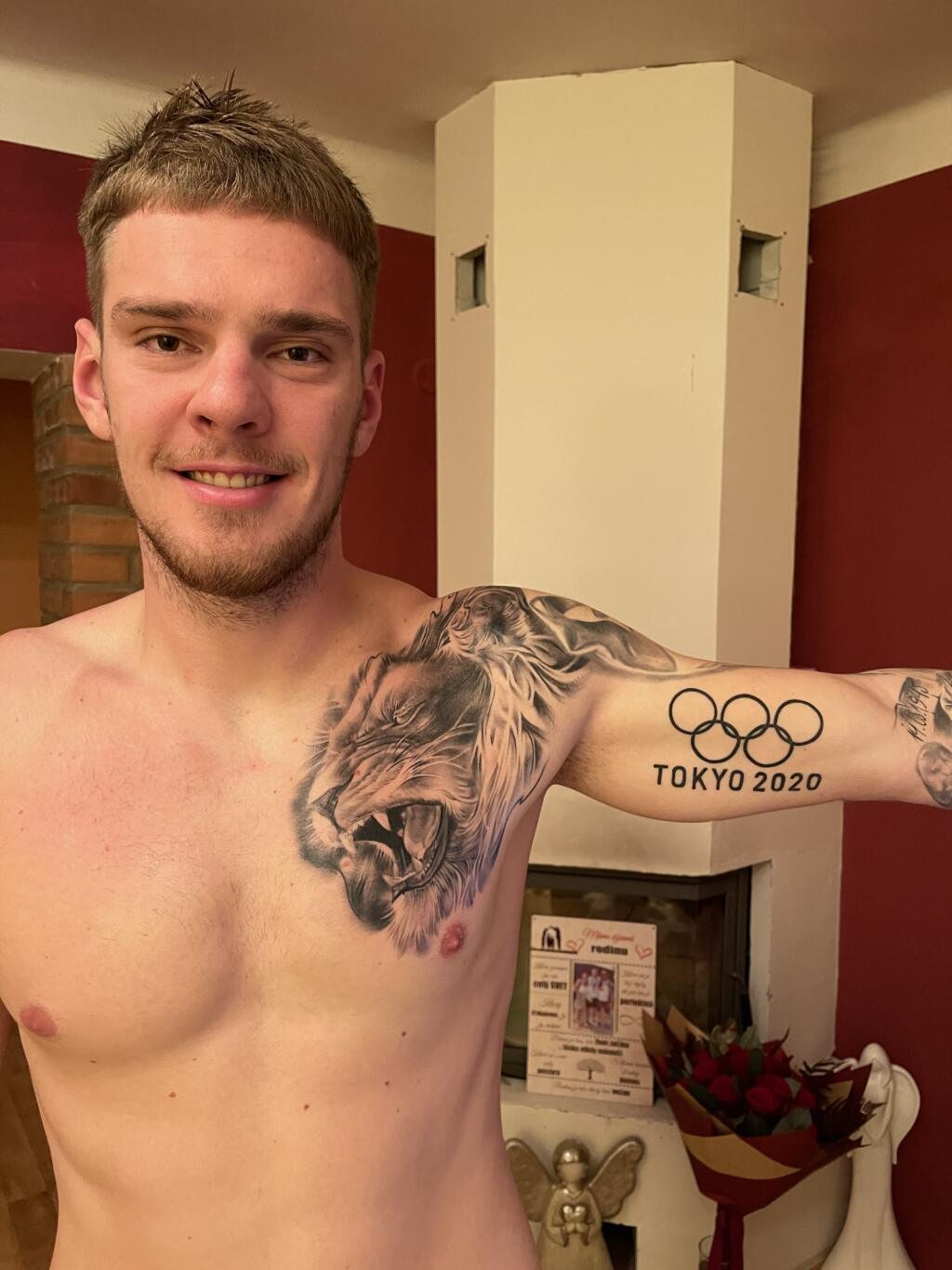 Bronzový medailista z Tokia si dal pamiatku na svoju prvú olympiádu aj vytetovať.