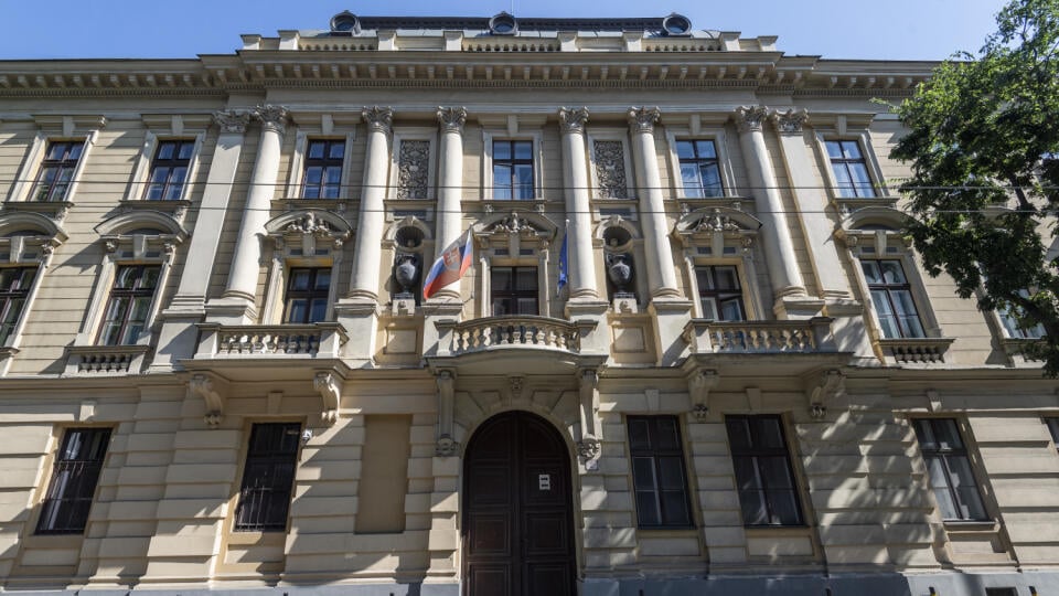 Na snímke budova Karáčoniho paláca, v ktorej sídli Kancelária prezidentky SR počas tlačovej konferencie k plánu uhlíkovo neutrálnej prezidentskej kancelárie v Bratislave 14. septembra 2020. FOTO TASR - Jaroslav Novák