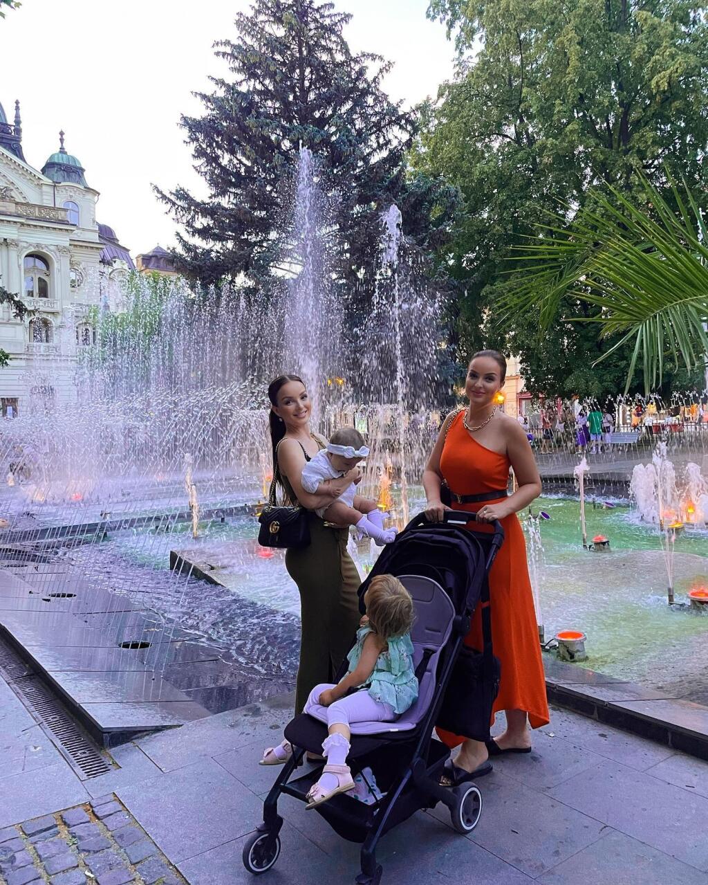 Po Slovensku so sestrou