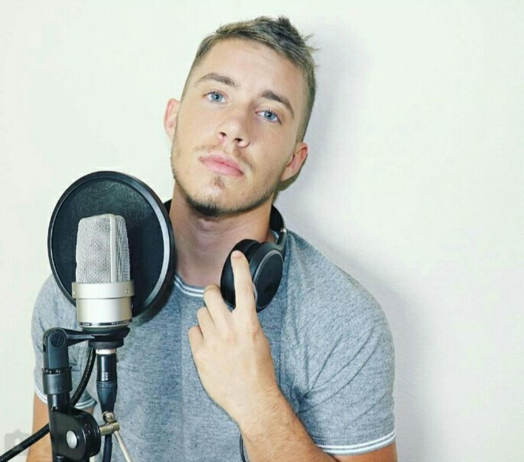 Jaimie sa okrem iného dosť intenzívne venuje hudbe, ktorá ho veľmi napĺňa