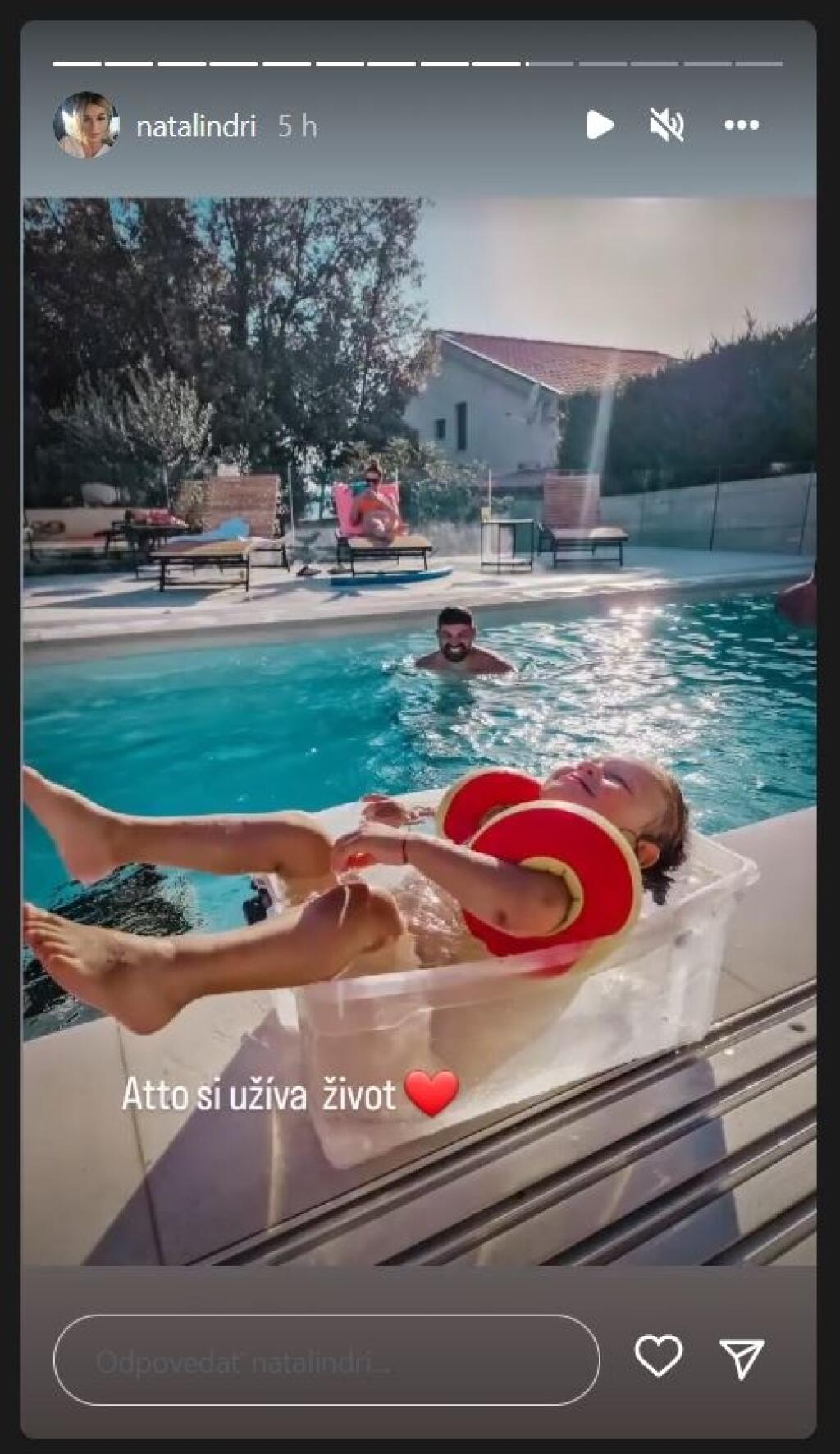 Na dovolenke nemohli chýbať ani deti Véghovcov - syn Attila a niekoľkomesačná dcérka Dorota.