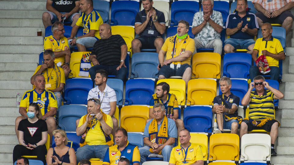 Na snímke fanúšikovia DAC Dunajská Streda na tribúne počas zápasu 3. kola nadstavbovej časti Fortuna ligy vo futbale v skupine o titul DAC 1904 Dunajská Streda - ŠK Slovan Bratislava.
